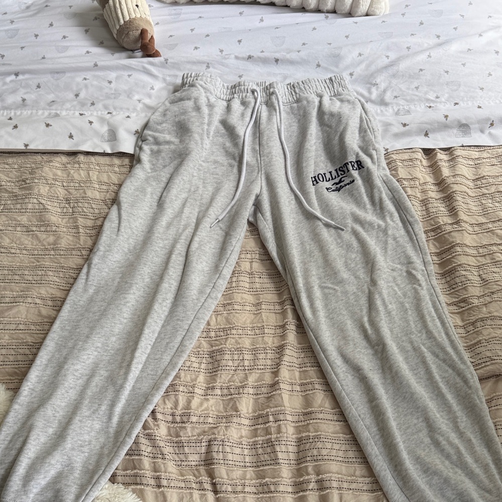 Hollister Women’s Light Gray Joggers